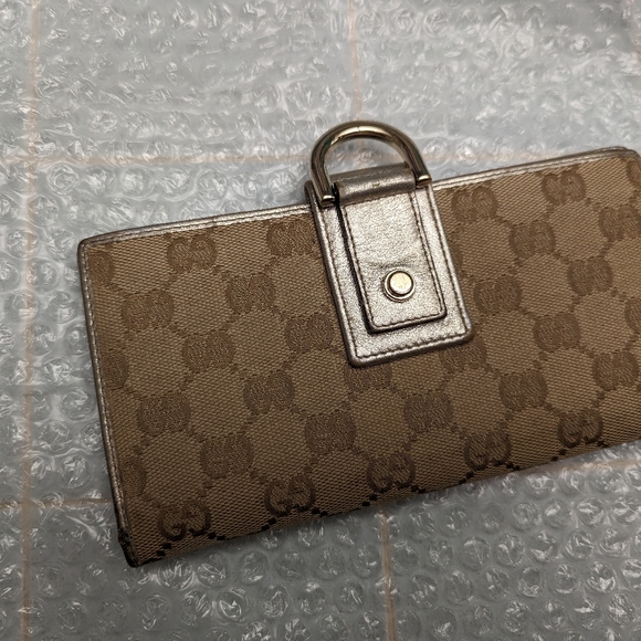 Authentic Gucci GG Beige Gold Metallic Abbey D wallet - Picture 10 of 16